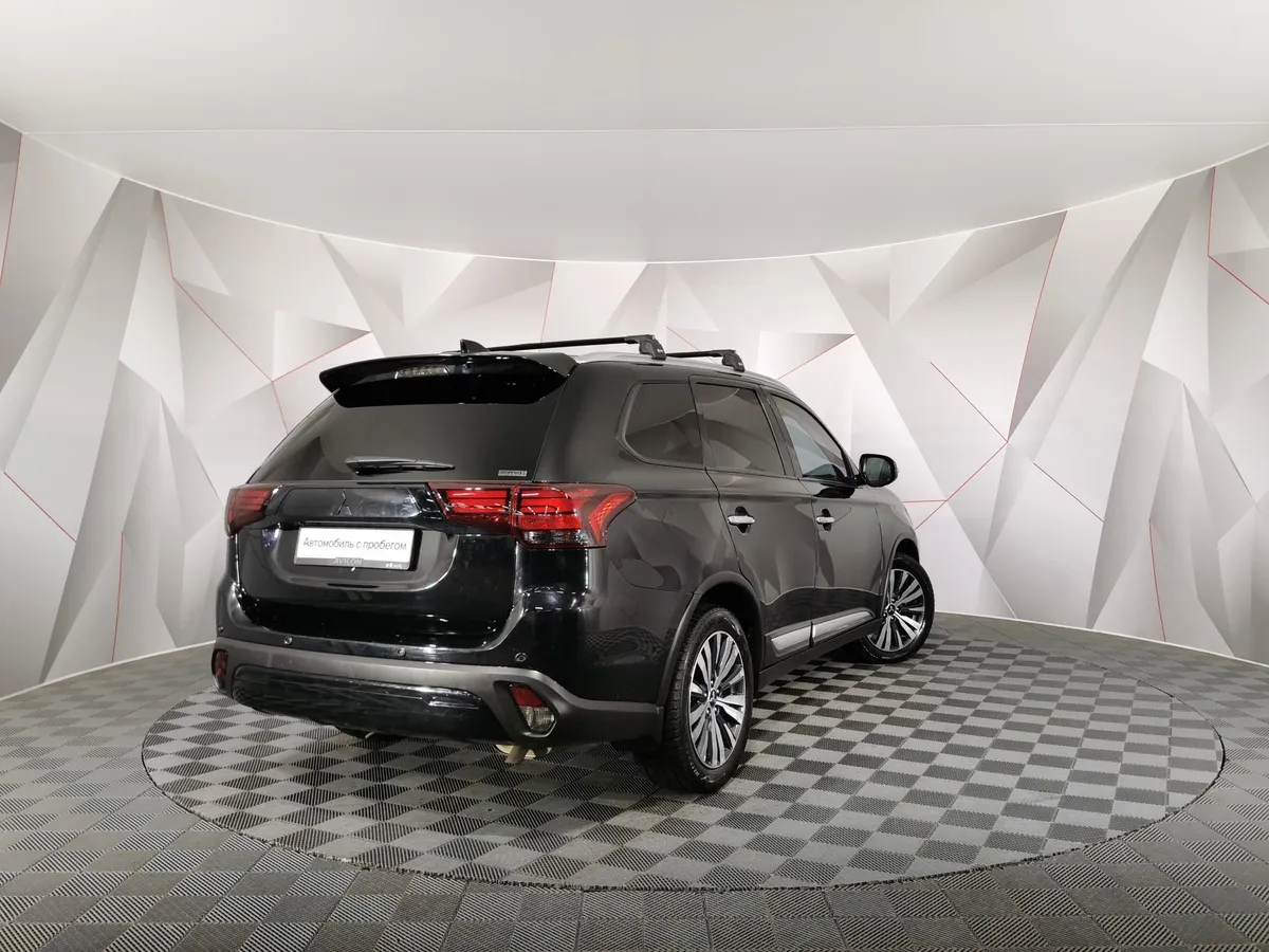 Mitsubishi Outlander 2.4 MIVEC CVT 4WD (167 л.с.) Ultimate Черный в АВИЛОН. Слайд №2