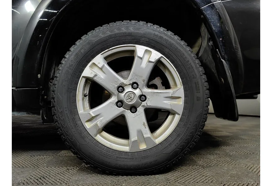 Toyota RAV4 2.4 CVT AWD (170 л.с.) Черный в АВИЛОН. Слайд №9