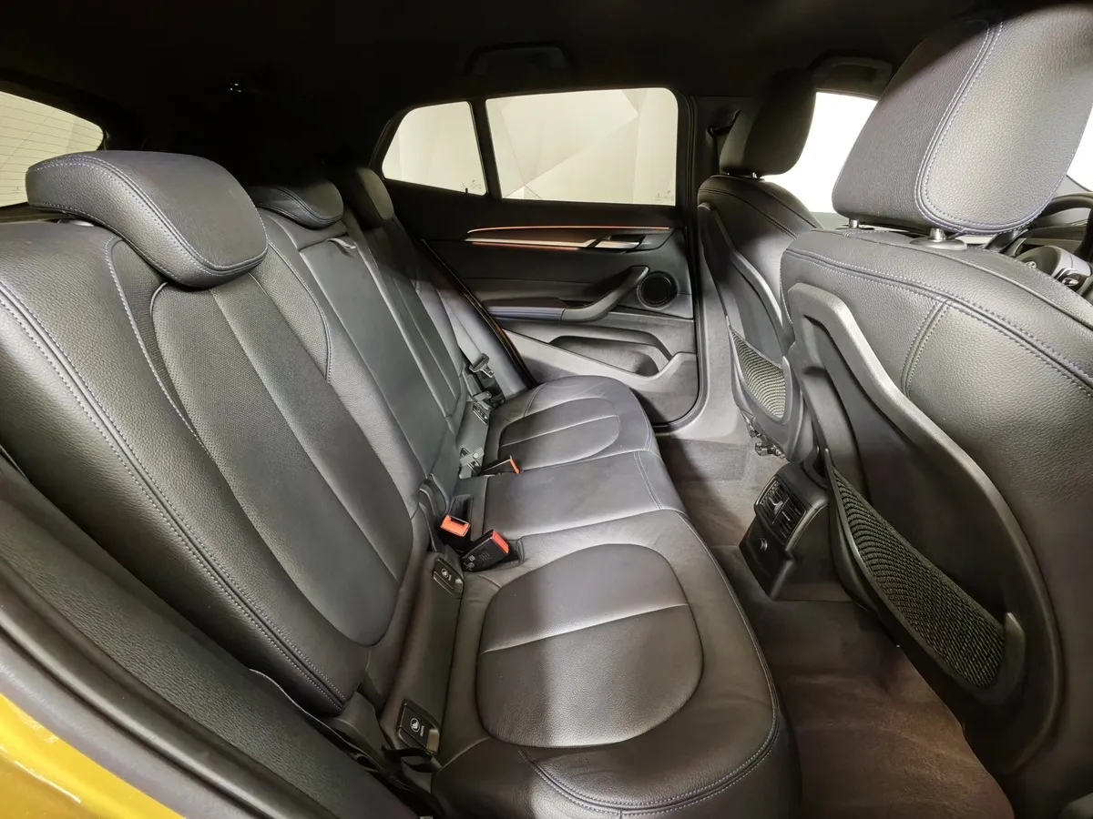 BMW X2 20i xDrive AT (192 л.с.) M Sport Золотой в АВИЛОН. Слайд №14