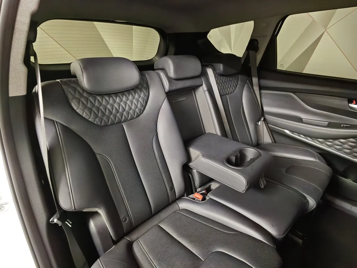 Hyundai Santa Fe 2.4 (188 л.с.) - 6AT Lifestyle + Smart Sense Белый в АВИЛОН. Слайд №17