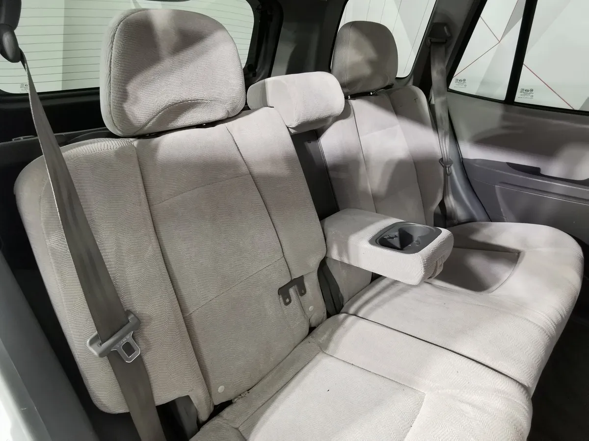 Hyundai Santa Fe 2.7 AT (173 л.с.) Серебристый в АВИЛОН. Слайд №15