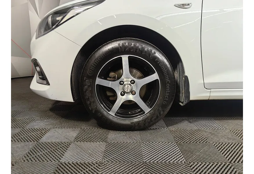 АВИЛОН - Hyundai Solaris 1.6 MT (123 л.с.) Comfort + Advanced + Winter Белый - slide 13