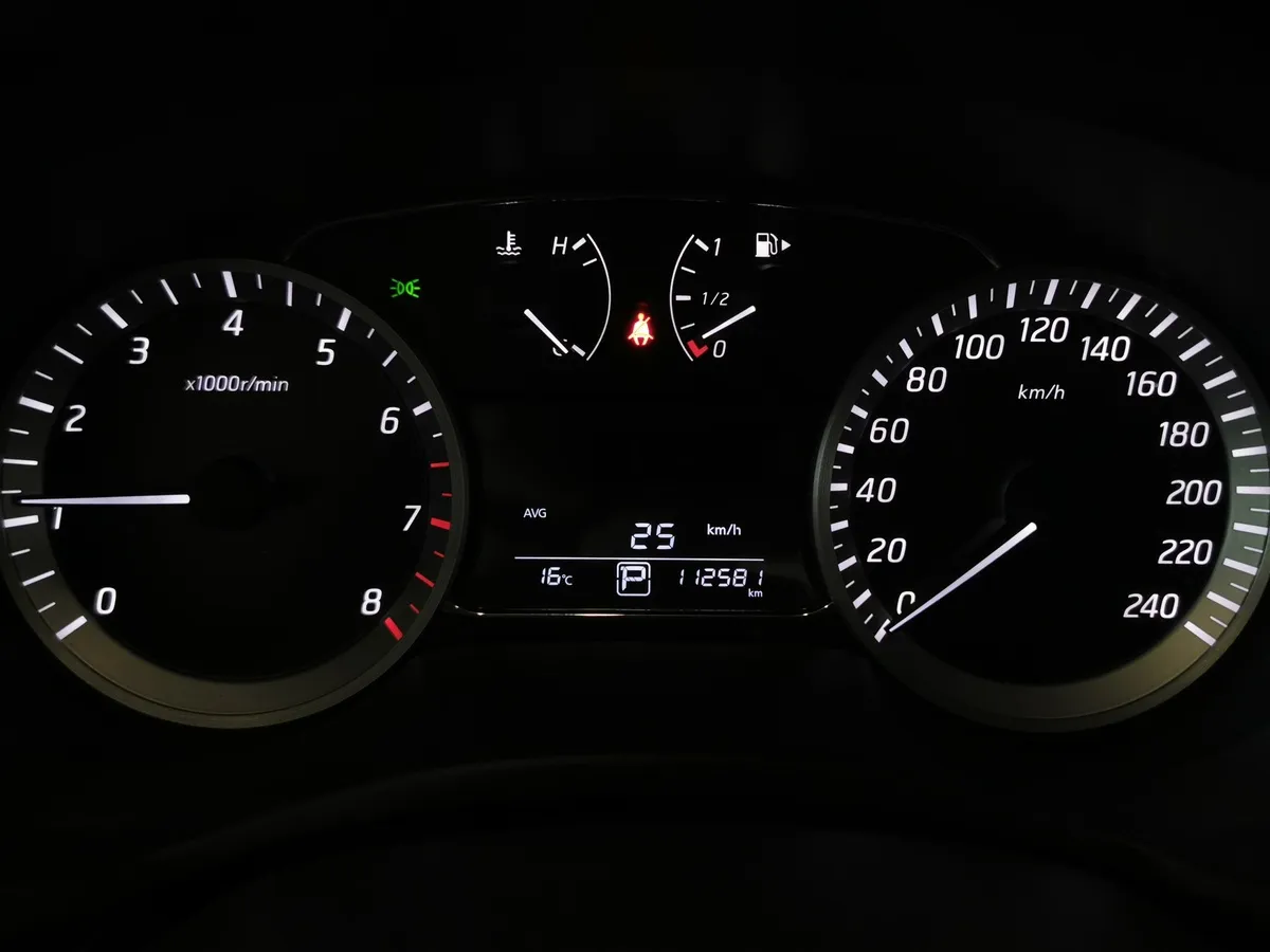 Nissan Sentra 1.6 CVT (117 л.с.) Коричневый в АВИЛОН. Слайд №17