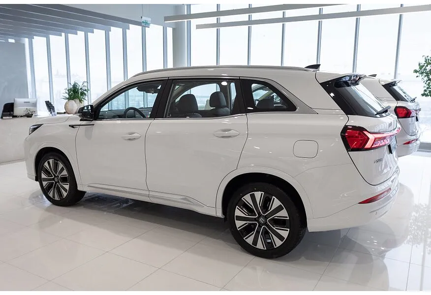 EVOLUTE i-SPACE 1.5 CVT (218 л.с.) (7 мест) Белый в АВИЛОН. Слайд №3