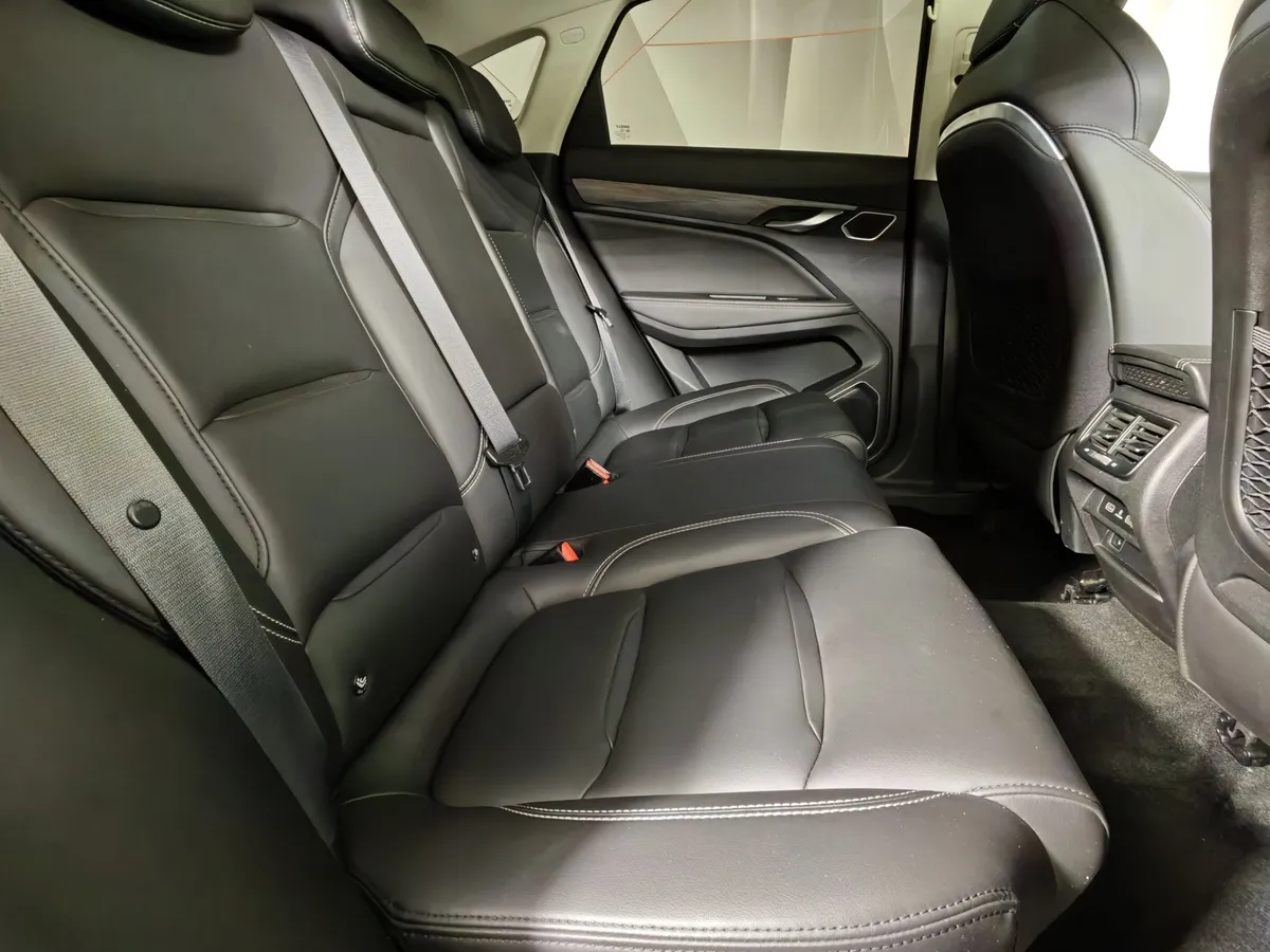 Geely Tugella 2.0 AT AWD (238 л.с.) Flagship Белый в АВИЛОН. Слайд №16