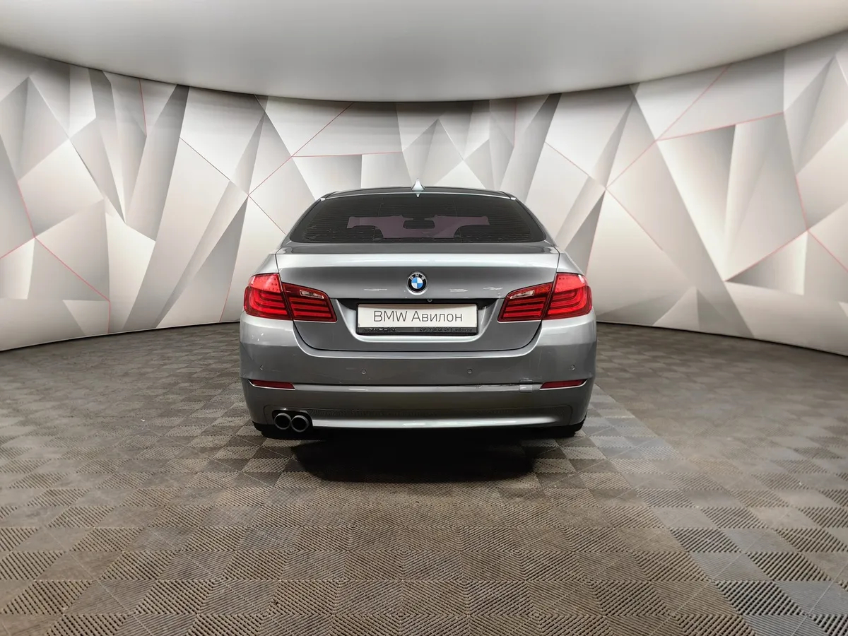 BMW 5 серия 528i AT (258 л.с.) Серый в АВИЛОН. Слайд №4
