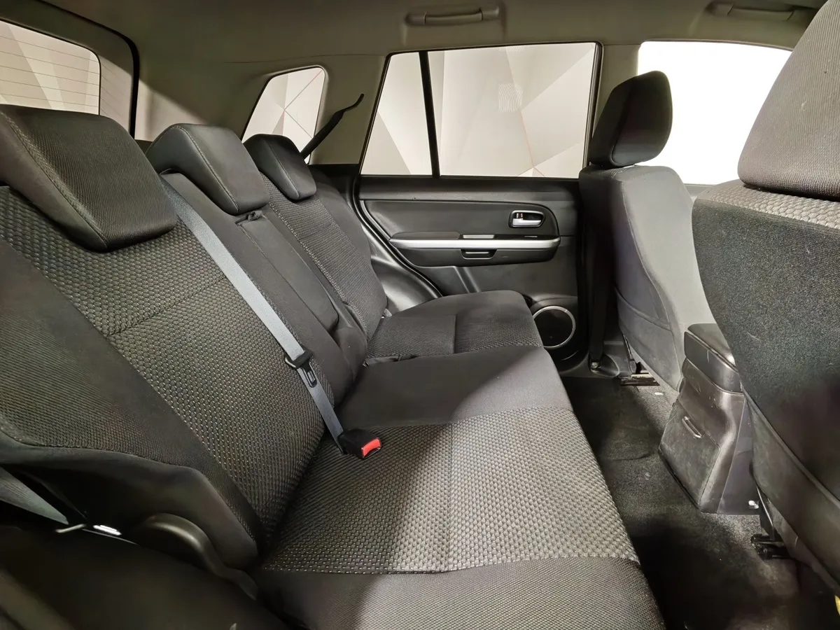 Suzuki Grand Vitara 2.0 AT (140 л.с.) Серебристый в АВИЛОН. Слайд №16
