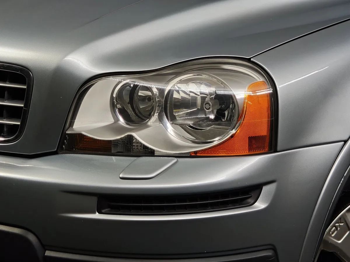 Volvo XC90 2.5 T5 Geartronic AWD (5 мест) (210 л.с.) Серебристый в АВИЛОН. Слайд №10