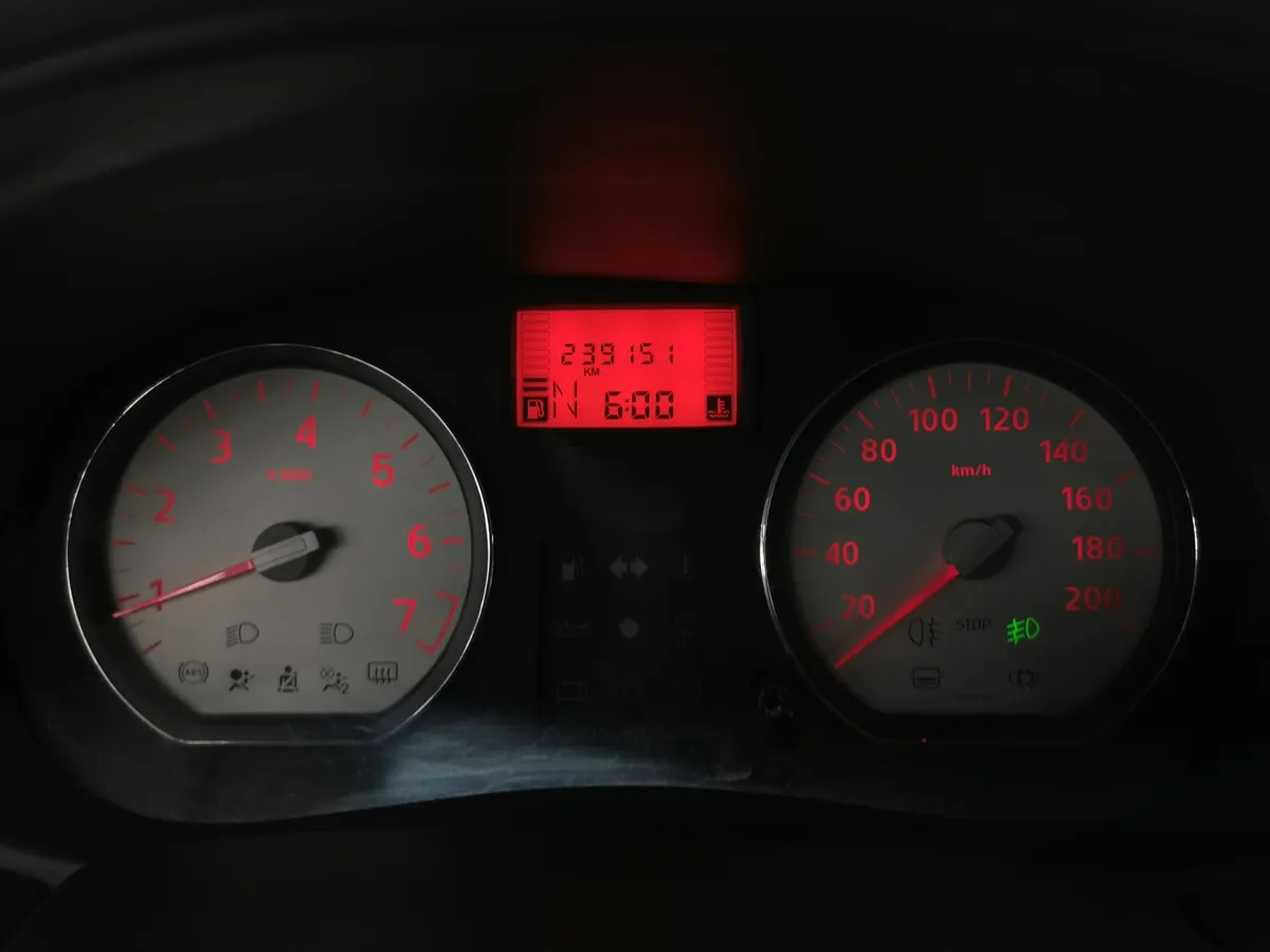 Renault Logan 1.6 AT (102 л.с.) Красный в АВИЛОН. Слайд №15