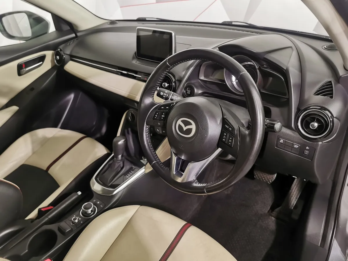 Mazda Demio 1.5d AT FWD (105 л.с.) Серый в АВИЛОН. Слайд №18