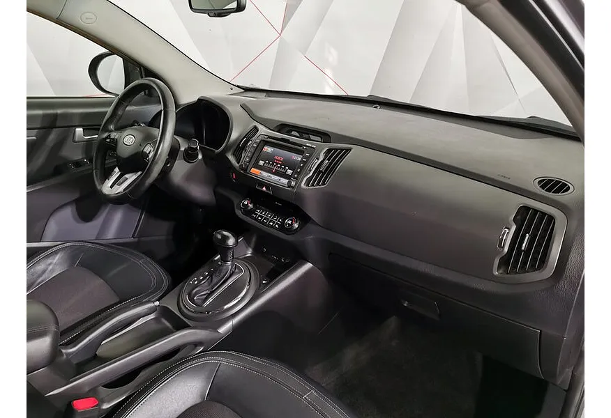 Kia Sportage 2.0 AT AWD (150 л.с.) Серебристый в АВИЛОН. Слайд №9
