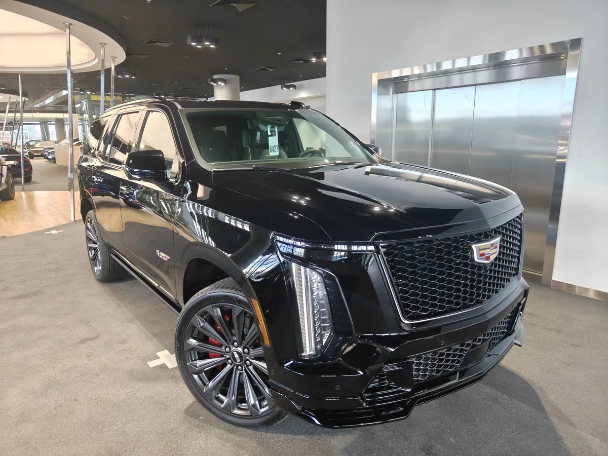 Cadillac Escalade V 6.2 AT 4WD (690 л.с.) V-series Черный в АВИЛОН. Слайд №17