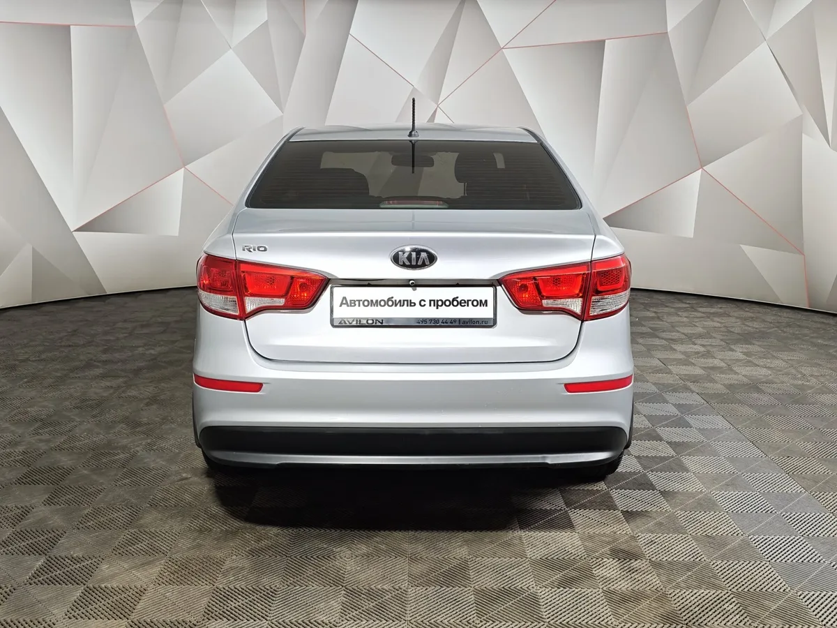 Kia Rio 1.6 6MT (123 л.с.) Серебристый в АВИЛОН. Слайд №8