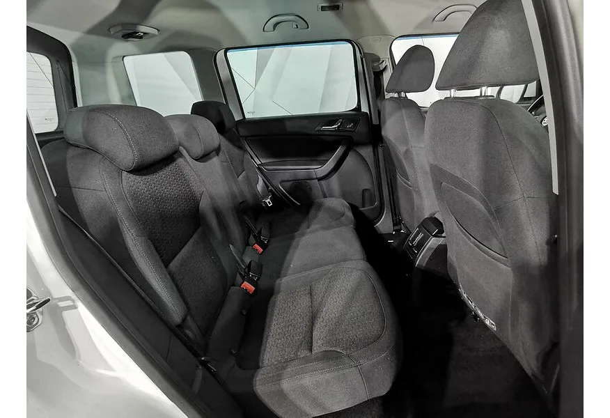 Skoda Yeti 1.8 TSI 4x4 DSG (152 л.с.) Белый в АВИЛОН. Слайд №17