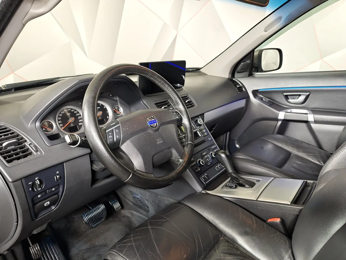 Volvo XC90 2.5 T5 Geartronic AWD (5 мест) (210 л.с.) Коричневый в АВИЛОН. Слайд №19
