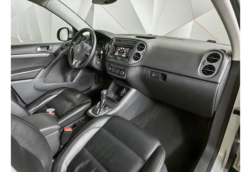Volkswagen Tiguan 2.0 TDI 4Motion AT (140 л.с.) Track & Style Серебристый в АВИЛОН. Слайд №13