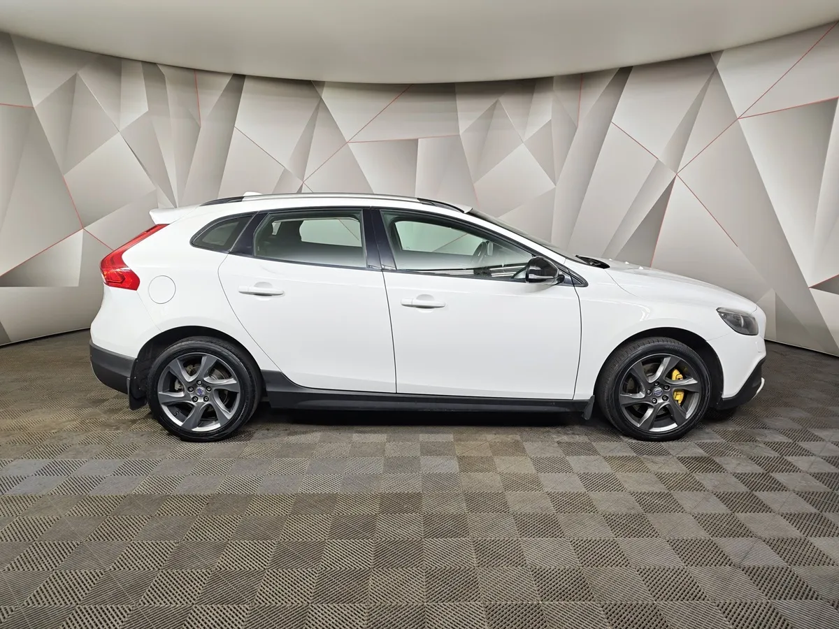 Volvo V40 2.0 T5 Geartronic AWD (213 л.с.) Белый в АВИЛОН. Слайд №6