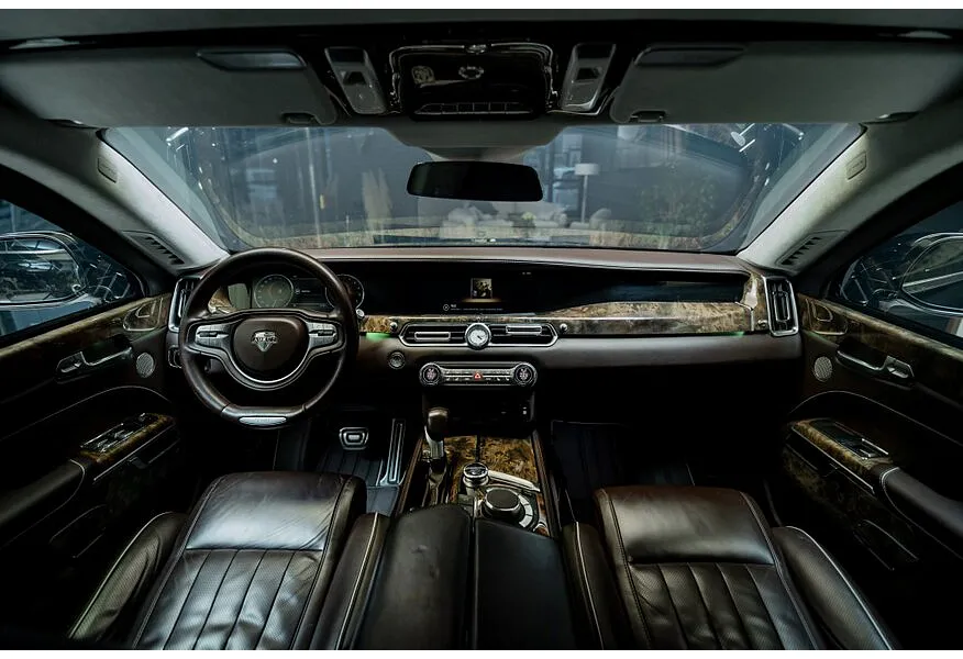 AURUS Senat 4.4L AWD AT (598 л.с.) Черный в АВИЛОН. Слайд №9