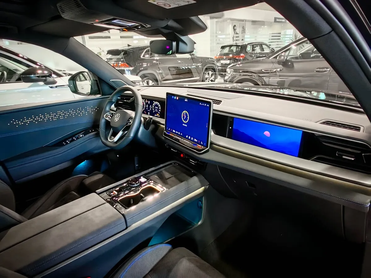 Volkswagen Teramont PRO 2.0 TSI 7DSG 4Motion (272 л.с.) R-Line Черный в АВИЛОН. Слайд №8