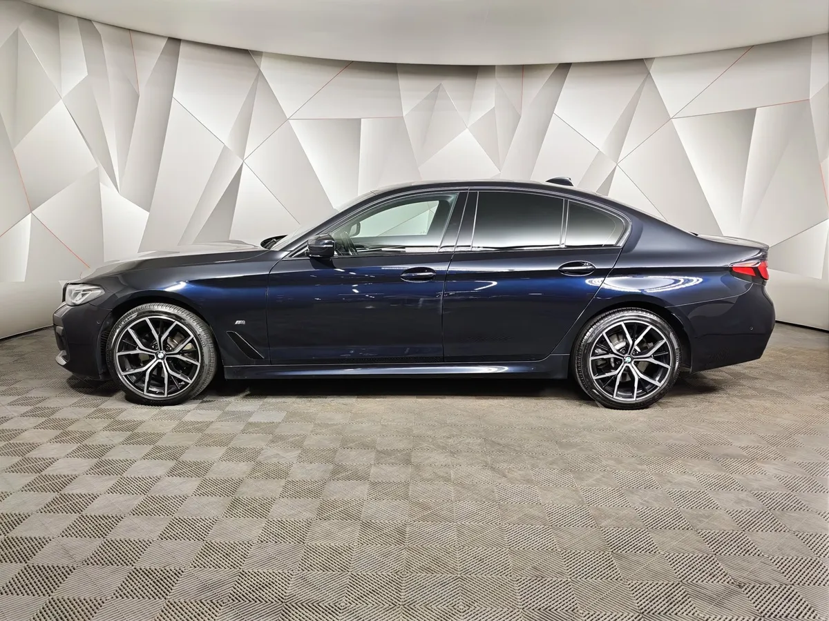 BMW 5 серия 520d xDrive Steptronic (190 л.с.) M Sport Черный в АВИЛОН. Слайд №5