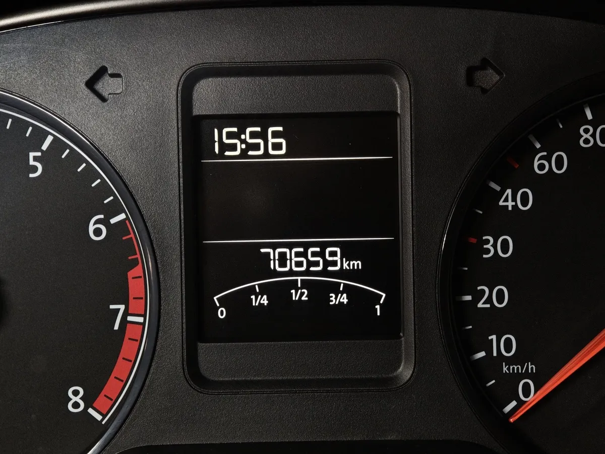 Volkswagen Polo 1.6 MPI AT (110 л.с.) Drive Черный в АВИЛОН. Слайд №18