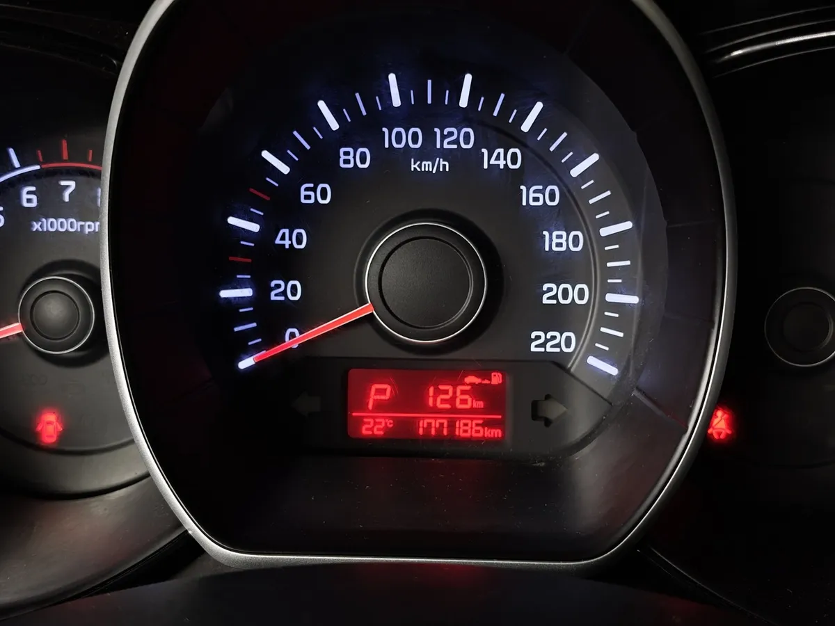 Kia Rio 1.4 AT (107 л.с.) Черный в АВИЛОН. Слайд №18