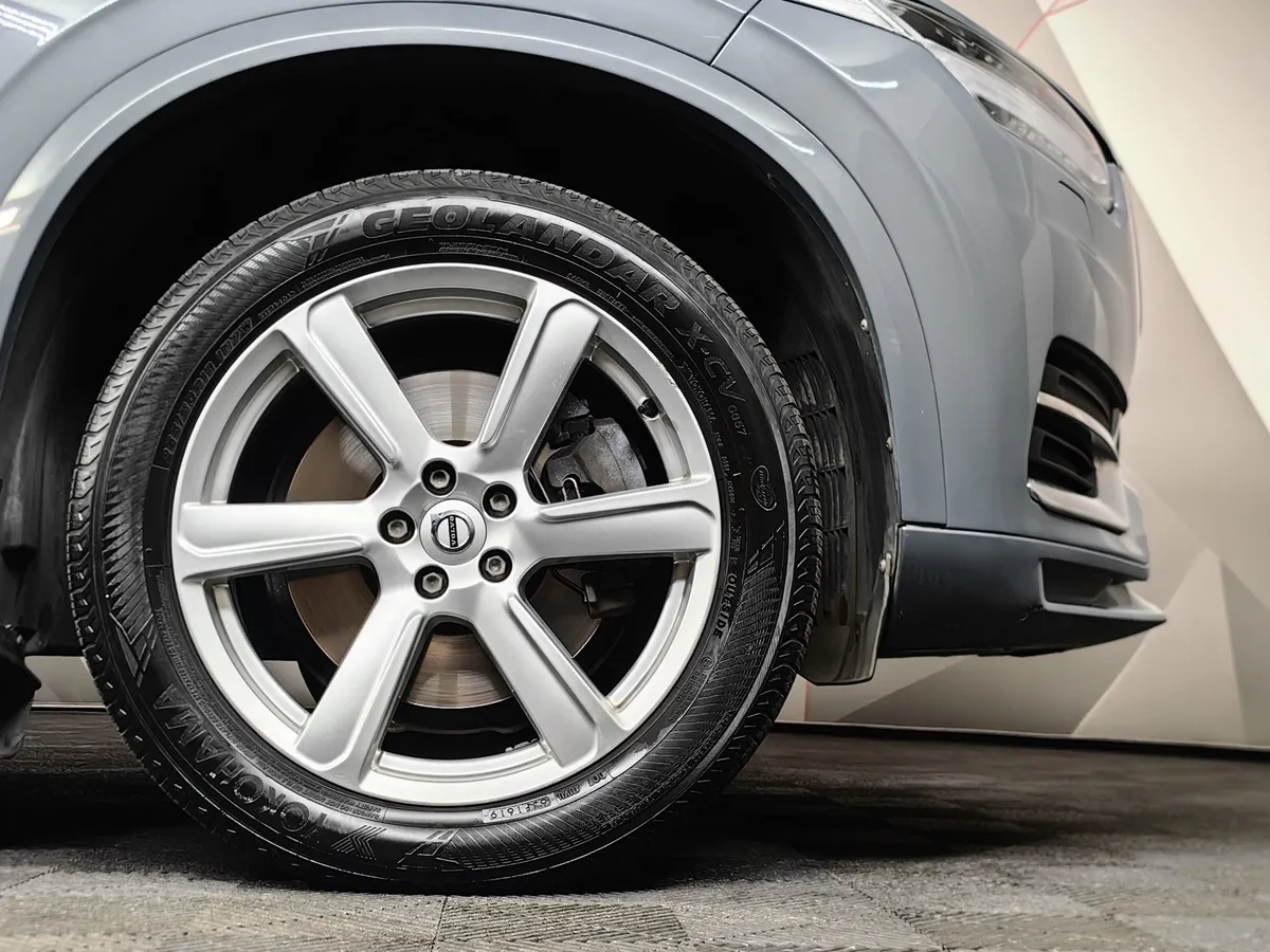 Volvo XC90 2.0 D5 Drive-E AT AWD (7 мест) (235 л.с.) Momentum Серый в АВИЛОН. Слайд №9