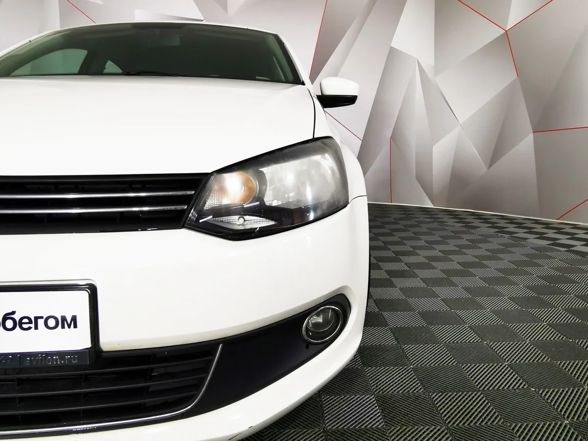 Volkswagen Polo 1.6 MT (105 л.с.) Белый в АВИЛОН. Слайд №10