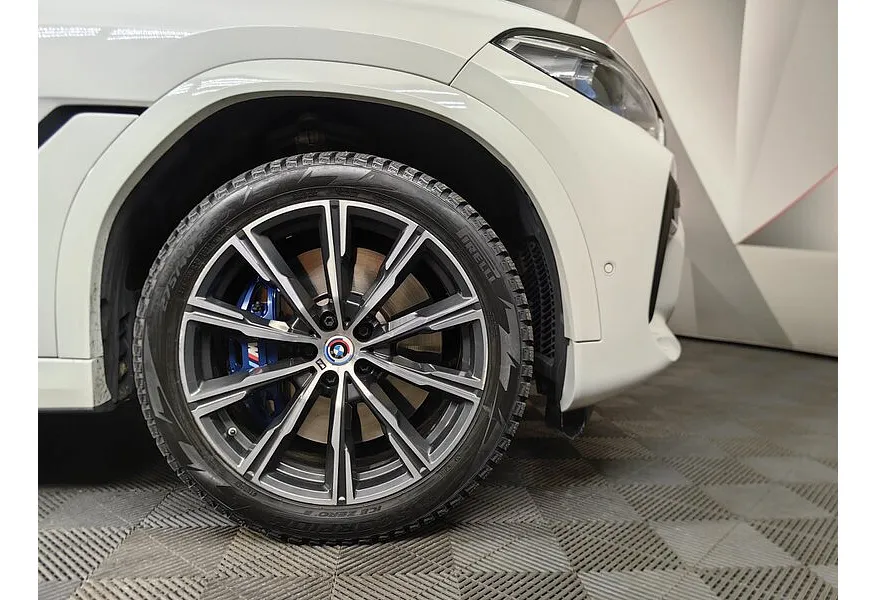 BMW X6 xDrive40d (340 л.с.) M Sport Pro Белый в АВИЛОН. Слайд №7