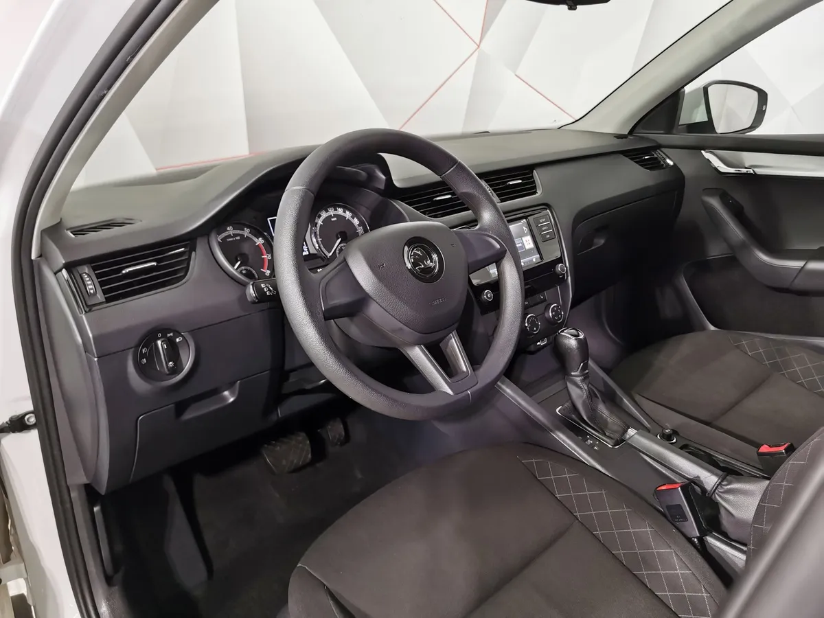 Skoda Octavia 1.6 AT (110 л.с.) Белый в АВИЛОН. Слайд №18