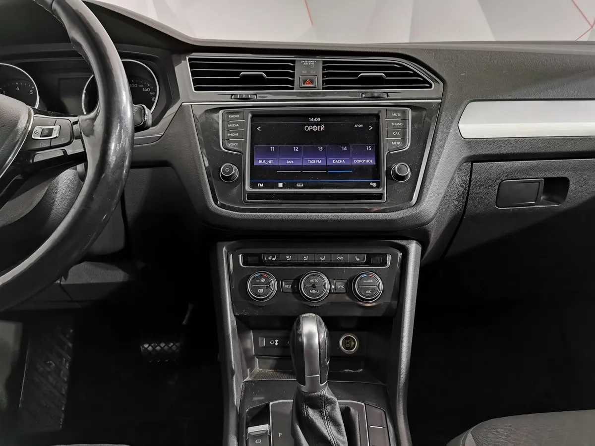 Volkswagen Tiguan 1.4 TSI BlueMotion DSG (150 л.с.) Avenue Белый в АВИЛОН. Слайд №14
