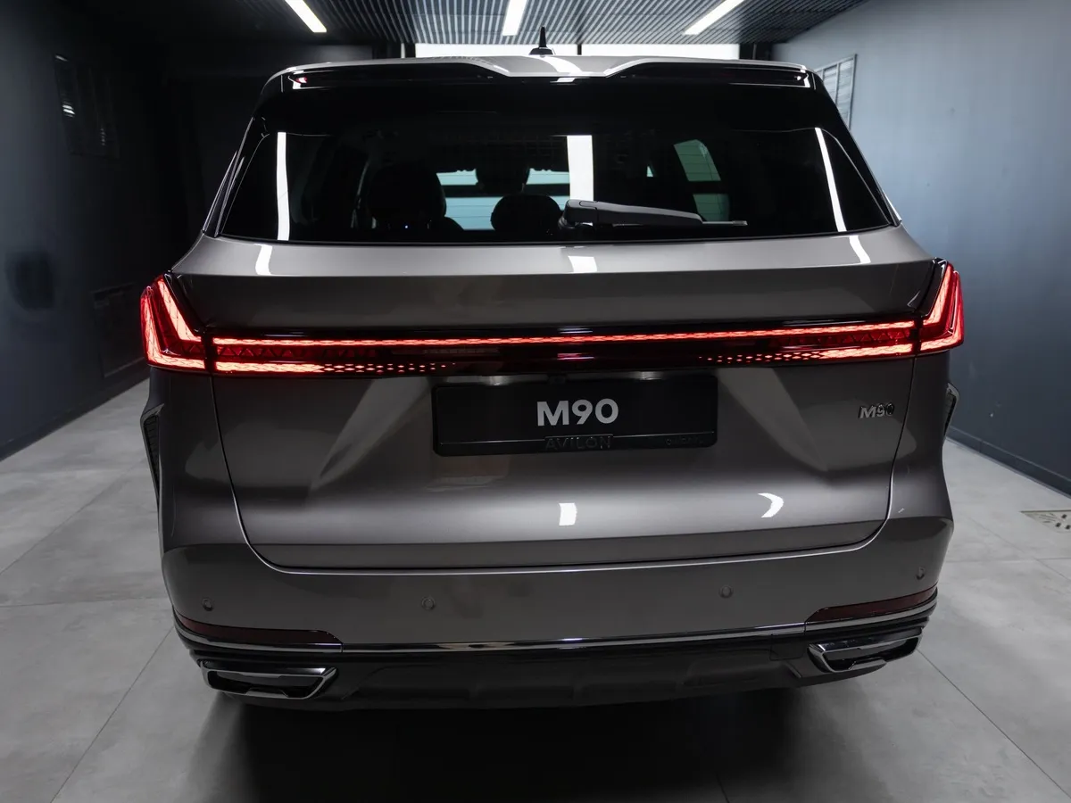 Москвич М90 2.0 ATT 4WD (200 л.с.) Ультимейт Серебристый в АВИЛОН. Слайд №5