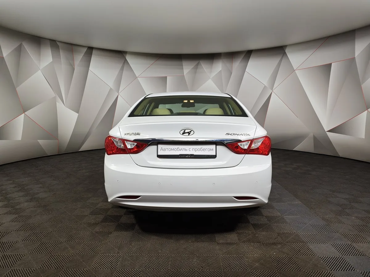 Hyundai Sonata 2.0 MPi AT (150 л.с.) Comfort Белый в АВИЛОН. Слайд №8