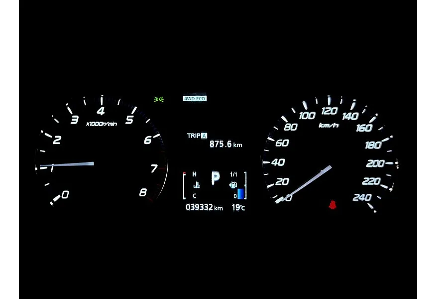 Mitsubishi Outlander 2.0 CVT 4WD (146 л.с.) Серебристый в АВИЛОН. Слайд №20