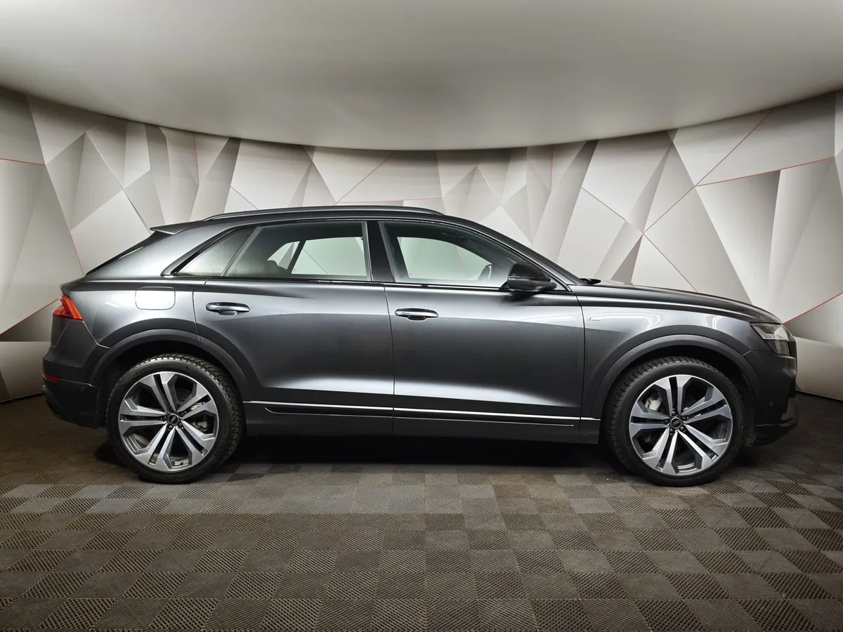 Audi Q8 55 TFSI Tiptronic quattro (340 л.с.) Серый в АВИЛОН. Слайд №6
