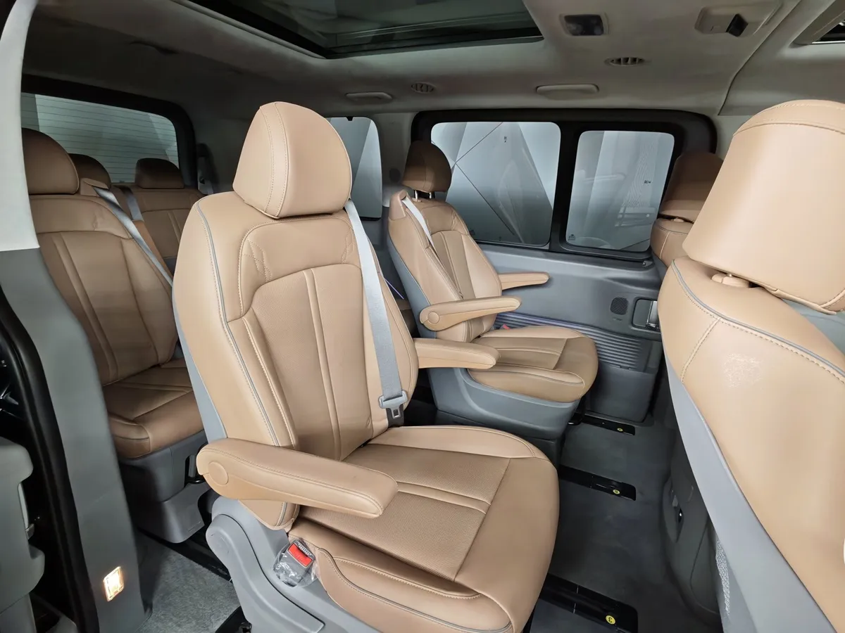 Hyundai Staria 2.2 CRDi 8AT 4WD (177 л.с.) 9 мест Premium Черный в АВИЛОН. Слайд №16