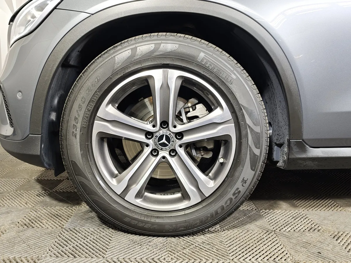 Mercedes-Benz GLC 200 9G-TRONIC 4MATIC (197 л.с.) Premium Серый в АВИЛОН. Слайд №9