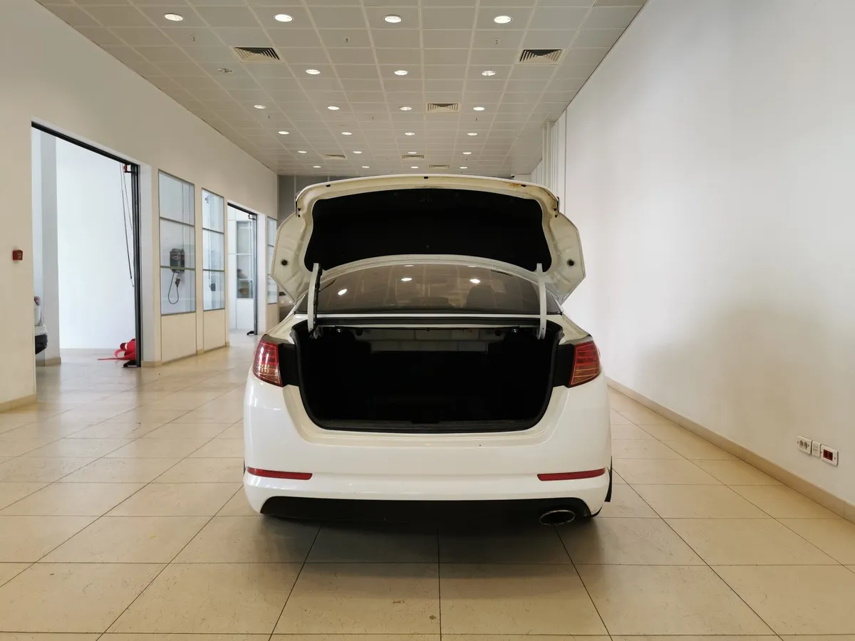 Kia Optima 2.0 AT (150 л.с.) Comfort Белый в АВИЛОН. Слайд №11