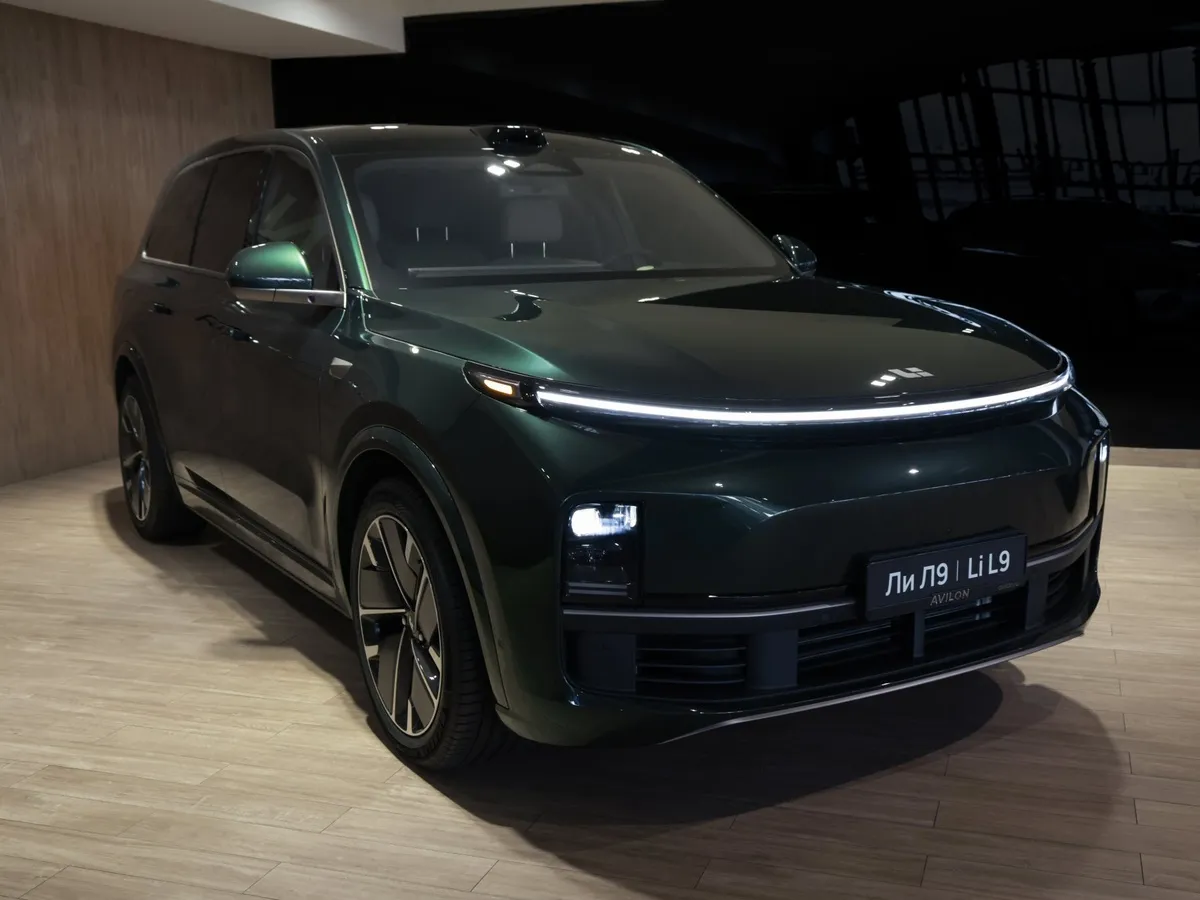 Li Auto L9 1.5 AT 4WD (449 л.с.) Ultra Зеленый в АВИЛОН. Слайд №2