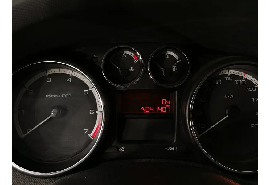 Peugeot 408 1.6 VTi AT (120 л.с.) Белый в АВИЛОН. Слайд №18 Peugeot 408 1.6 VTi AT (120 л.с.) Белый в АВИЛОН. Слайд №18