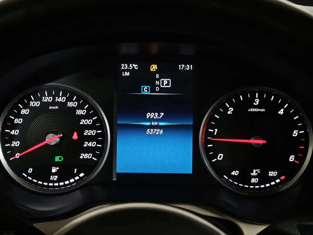 Mercedes-Benz GLC 300 d 9G-TRONIC 4MATIC (245 л.с.) Sport (Локальная сборка) Черный в АВИЛОН. Слайд №18