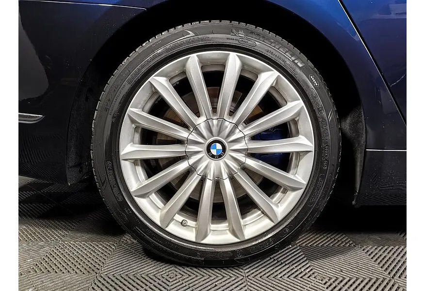 BMW 7 серия 750Li xDrive AT (450 л.с.) Pure Excellence Синий в АВИЛОН. Слайд №19