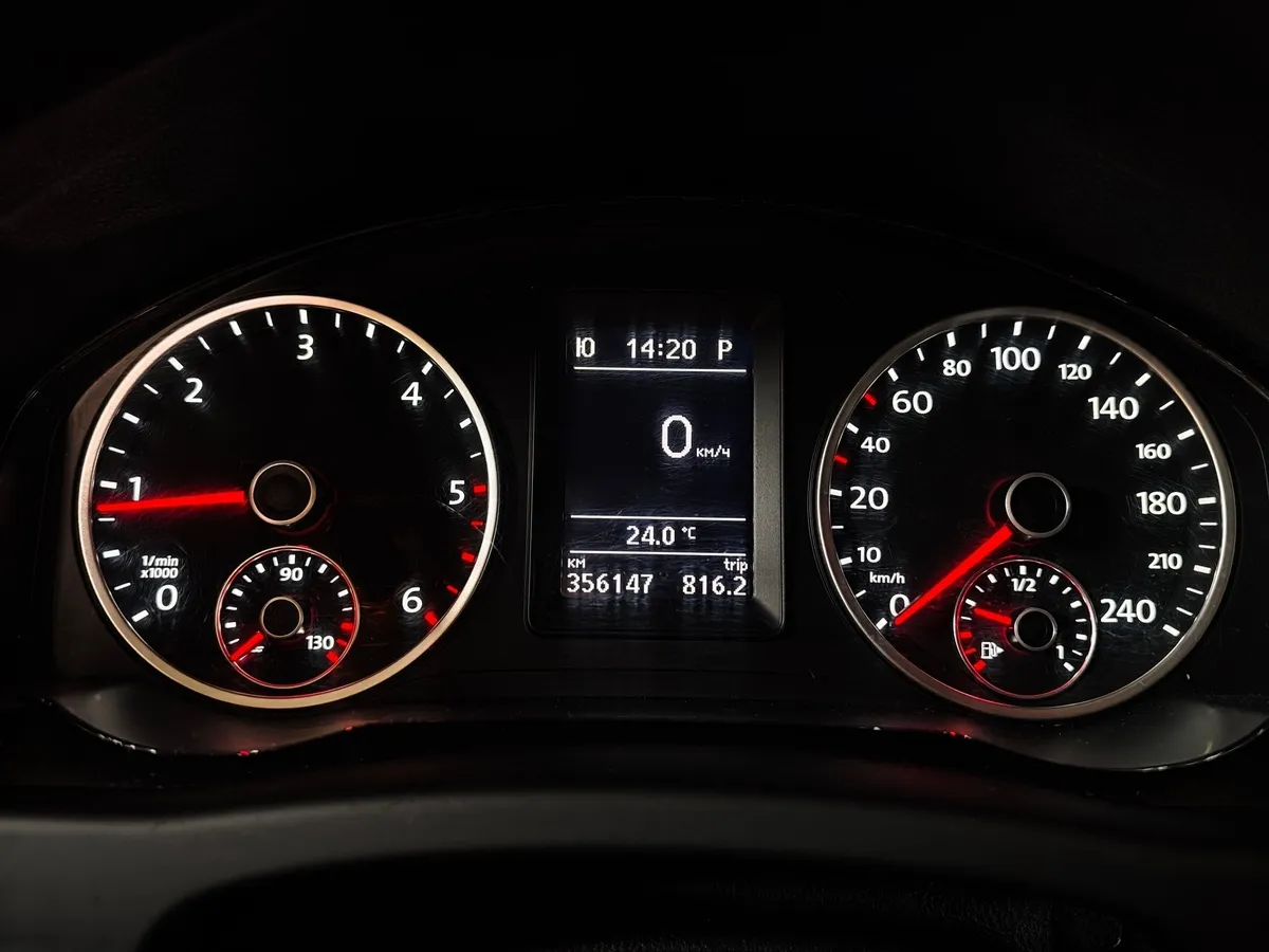 Volkswagen Tiguan 2.0 TDI 4Motion AT (140 л.с.) Track & Field Черный в АВИЛОН. Слайд №17