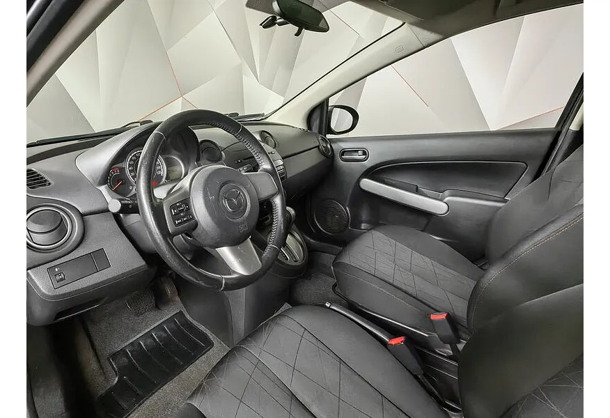 Mazda 2 1.5 AT (103 л.с.) Синий в АВИЛОН. Слайд №17