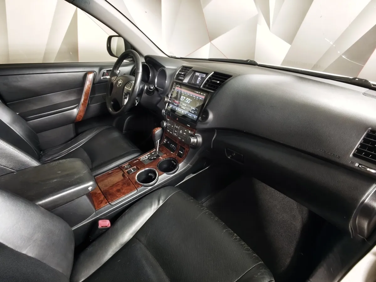 Toyota Highlander 3.5 AT 4WD (273 л.с.) Комфорт Белый в АВИЛОН. Слайд №13
