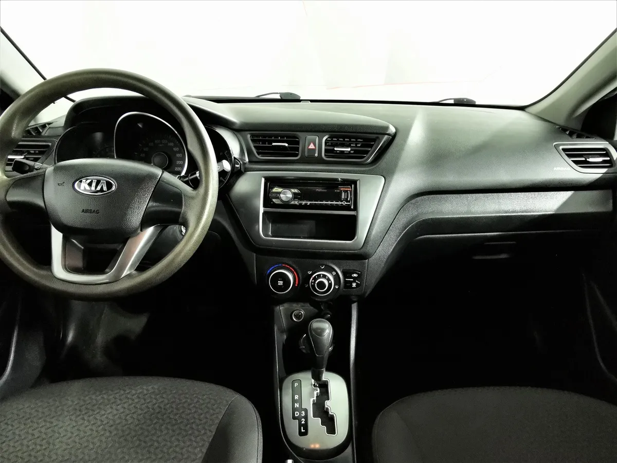Kia Rio 1.4 AT (107 л.с.) Серый в АВИЛОН. Слайд №13