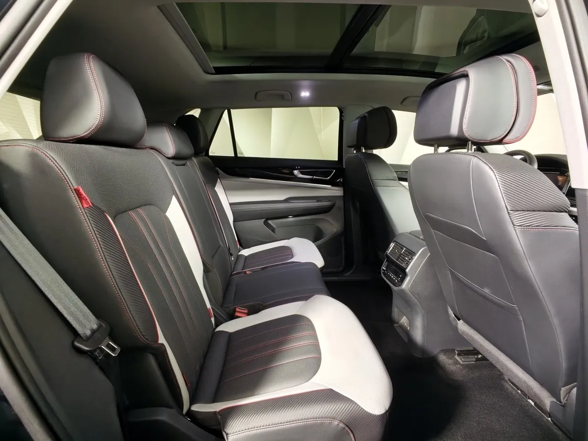 Volkswagen Teramont X 2.0 7DSG AWD (220 л.с.) Черный в АВИЛОН. Слайд №16