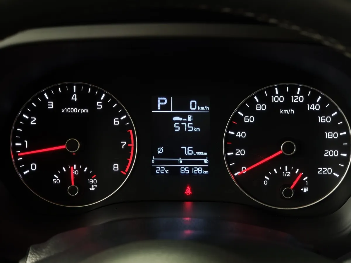 Kia Rio 1.6 AT (123 л.с.) Серый в АВИЛОН. Слайд №18