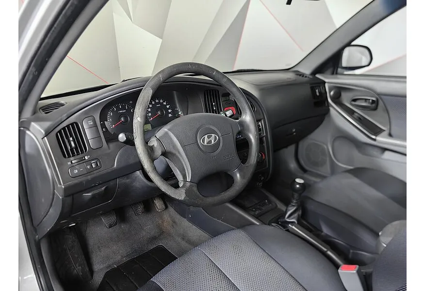 Hyundai Elantra 1.6 MT (105 л.с.) Серебристый в АВИЛОН. Слайд №18