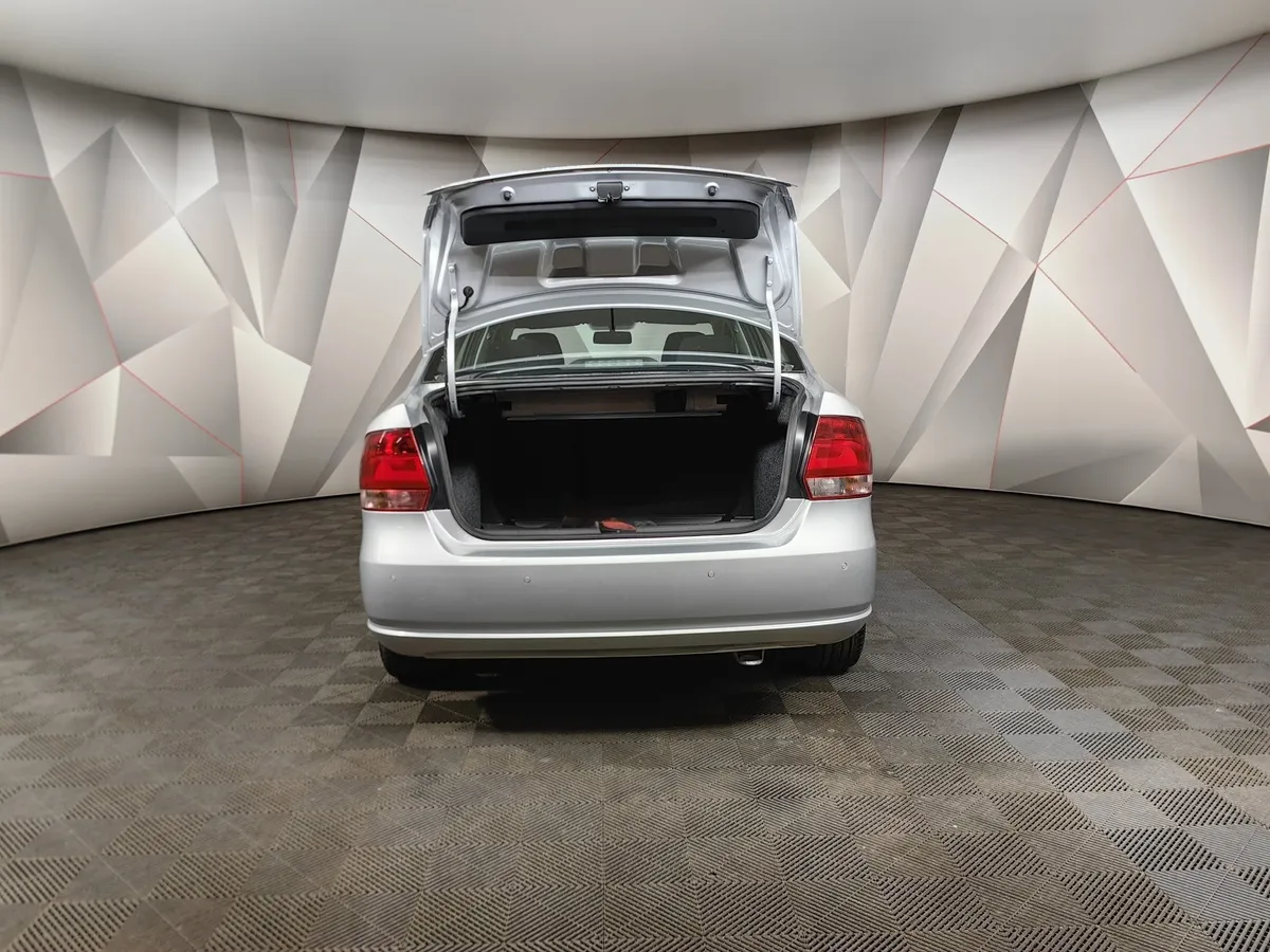 Volkswagen Polo 1.6 MPI AT (110 л.с.) Highline Серебристый в АВИЛОН. Слайд №12